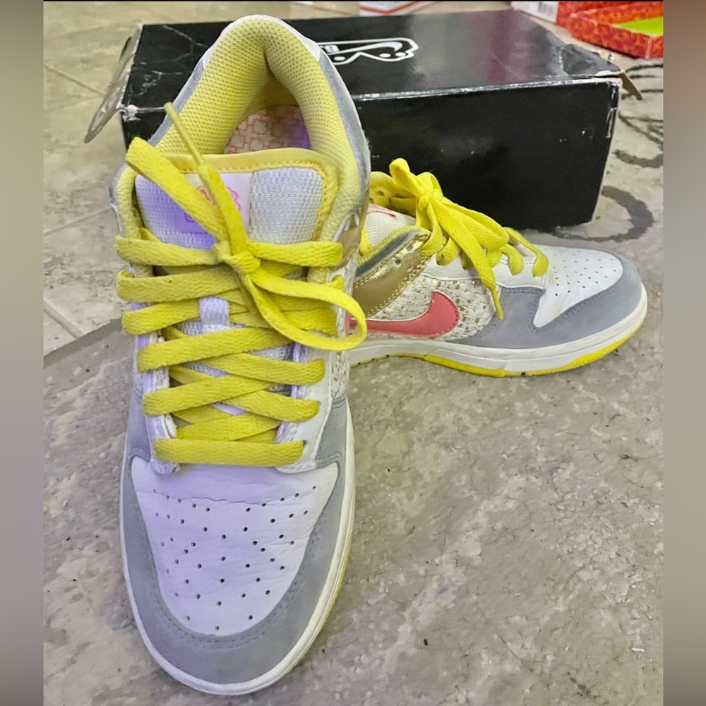 Nike dunk low 6.0 yellow pink gold size 8.0